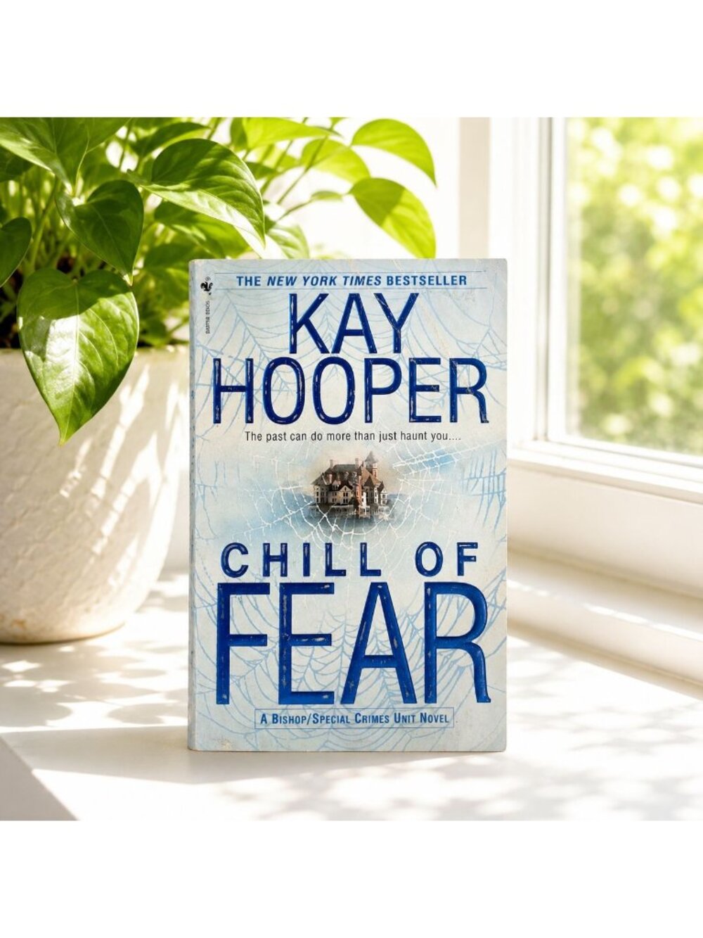 Kay Hooper Chill Of Fear Paperback 2006 Bantam Book Bishop/SCU Series